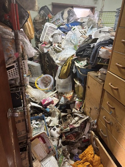 ゴミ屋敷清掃前(室内)