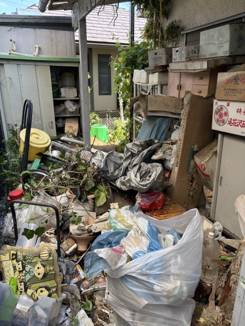 不用品回収前(お庭)